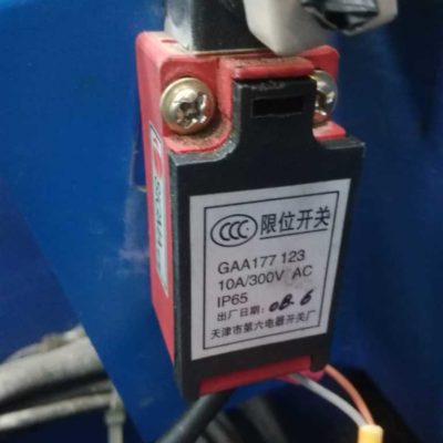 Концевой выключатель самовозвратный без фиксации с рычагом и роликом Sigma (GAA177-123)